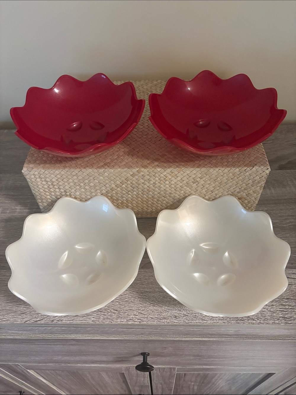 Vintage Tupperware Scalloped Shell Bowls 2 Red 2 White Candy Nuts Jewelry New